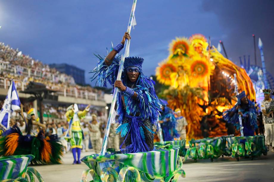 Com o enredo 'A virgem dos lábios de mel - Iracema', a escola de samba Beija-Flor de Nilópolis desfila no Sambódromo da Marquês de Sapucaí, no Rio de Janeiro (RJ) - 27/02/2017