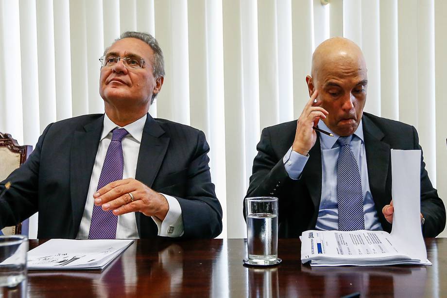 O senador Renan Calheiros (PMDB) e Alexandre de Moraes, licenciado do ministério da Justiça, participam de reunião da bancada do PMDB no Senado Federal, em Brasília (DF) - 14/02/2017