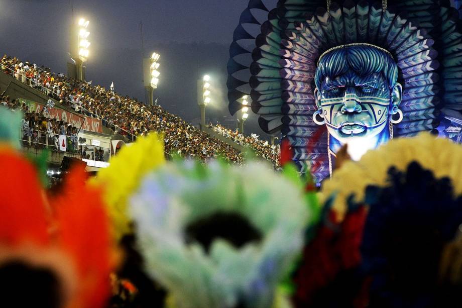 Com o enredo 'A virgem dos lábios de mel - Iracema', a escola de samba Beija-Flor de Nilópolis desfila no Sambódromo da Marquês de Sapucaí, no Rio de Janeiro (RJ) - 27/02/2017