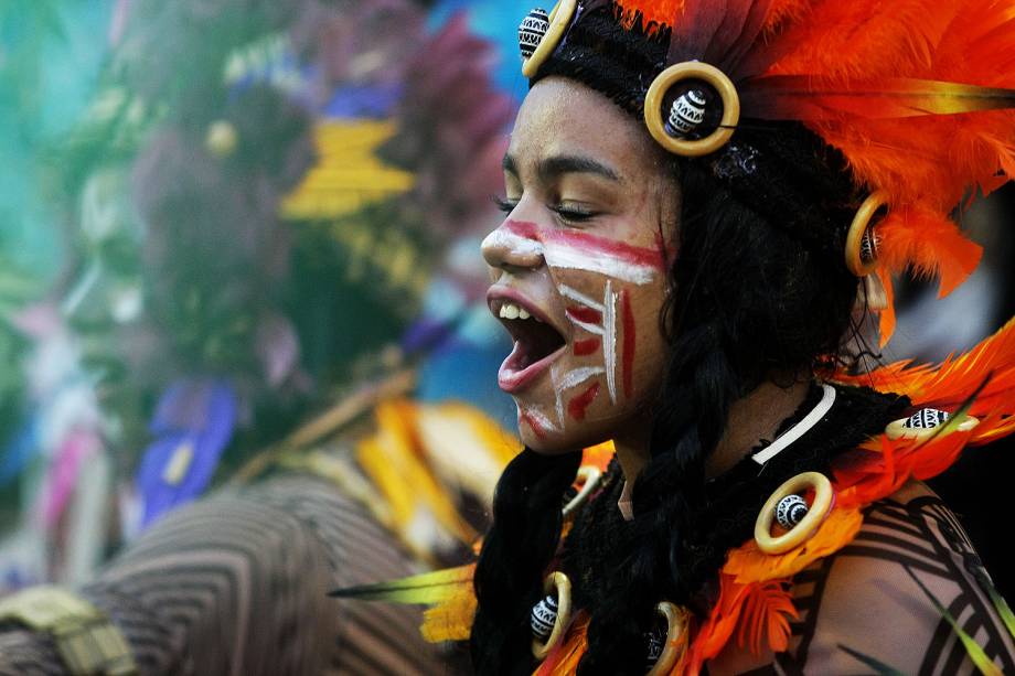 Com o enredo 'A virgem dos lábios de mel - Iracema', a escola de samba Beija-Flor de Nilópolis desfila no Sambódromo da Marquês de Sapucaí, no Rio de Janeiro (RJ) - 27/02/2017