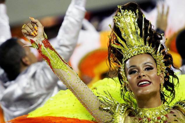 A rainha de bateria da São Clemente, Raphaela Gomes, durante a segunda noite de desfiles na Marquês de Sapucaí - 28/02/2017 A rainha de bateria da São Clemente, Raphaela Gomes, durante a segunda noite de desfiles na Marquês de Sapucaí - 28/02/2017