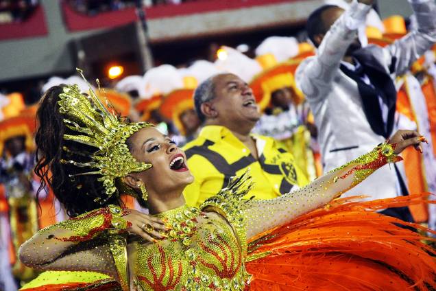 A rainha de bateria da São Clemente, Raphaela Gomes, durante a segunda noite de desfiles na Marquês de Sapucaí - 28/02/2017 A rainha de bateria da São Clemente, Raphaela Gomes, durante a segunda noite de desfiles na Marquês de Sapucaí - 28/02/2017