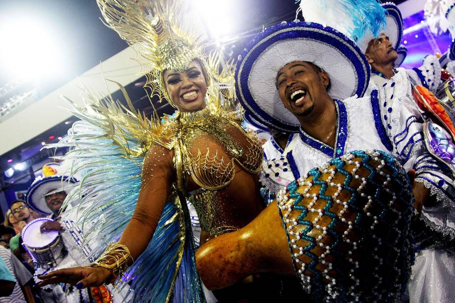 A rainha de bateria da Portela, Bianca Monteiro, durante a segunda noite de desfiles na Marquês de Sapucaí - 28/02/2017