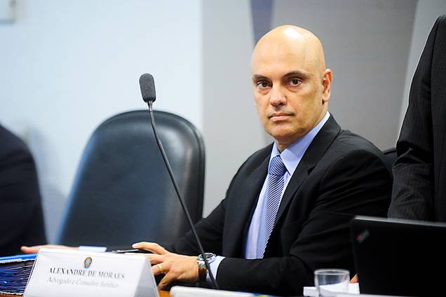 A Comissão de Constituição, Justiça e Cidadania (CCJ) sabatina indicado pelo presidente Michel Temer para o cargo de ministro do Supremo Tribunal Federal (STF).
À mesa, indicado para o cargo de ministro do Supremo Tribunal Federal (STF), Alexandre de Moraes.
Foto: Marcos Oliveira/Agência Senado A Comissão de Constituição, Justiça e Cidadania (CCJ) sabatina indicado pelo presidente Michel Temer para o cargo de ministro do Supremo Tribunal Federal (STF).
À mesa, indicado para o cargo de ministro do Supremo Tribunal Federal (STF), Alexandre de Moraes.
Foto: Marcos Oliveira/Agência Senado