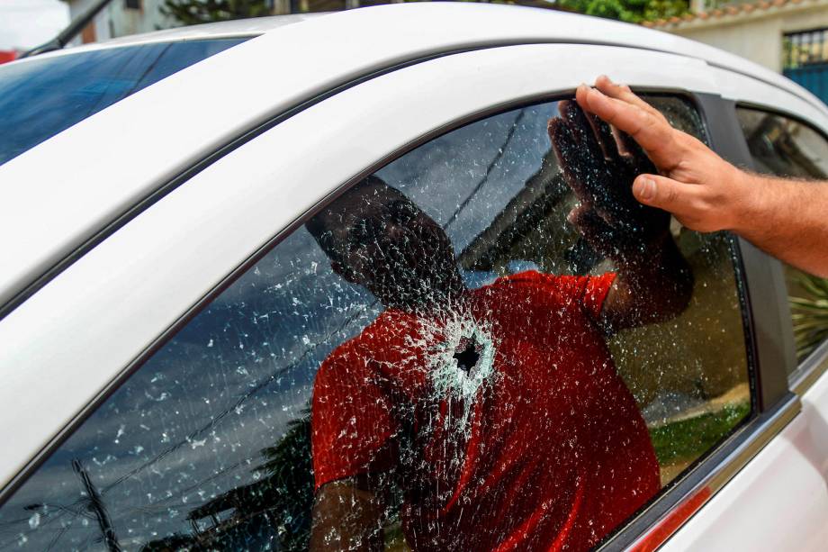 Violência no Espírito Santo - Comerciante que teve o carro atingido por quatro tiros na noite de domingo na BR 262