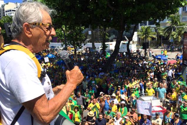 Fernando Gabeira discursa no caminhão do "Vem Pra Rua" no Rio de Janeiro, RJ - 26/03/2017 Fernando Gabeira discursa no caminhão do "Vem Pra Rua" no Rio de Janeiro, RJ - 26/03/2017