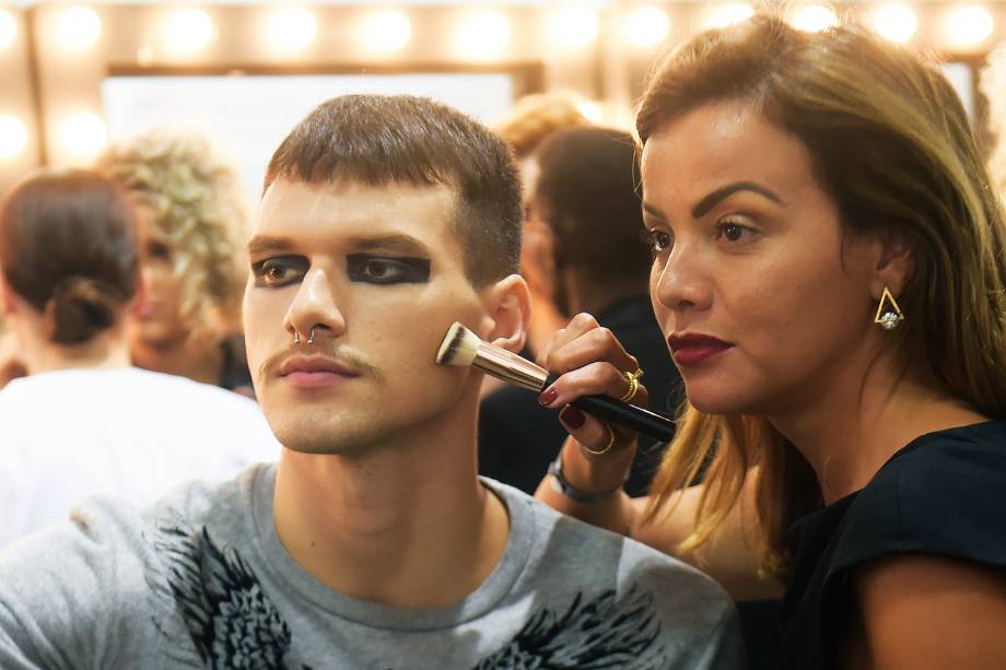 Modelo durante a 43ª edição da São Paulo Fashion Week (SPFW) que aconteceu de 13 a 17 de março de 2017, no Parque Ibirapuera, na Zona Sul da capital Paulista