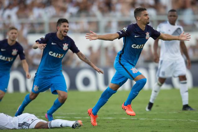 O zagueiro Léo Santos comemora o gol de empate do Corinthians na partida contra a Ponte Preta em Campinas, válida pelo Campeonato Paulista O zagueiro Léo Santos comemora o gol de empate do Corinthians na partida contra a Ponte Preta em Campinas, válida pelo Campeonato Paulista