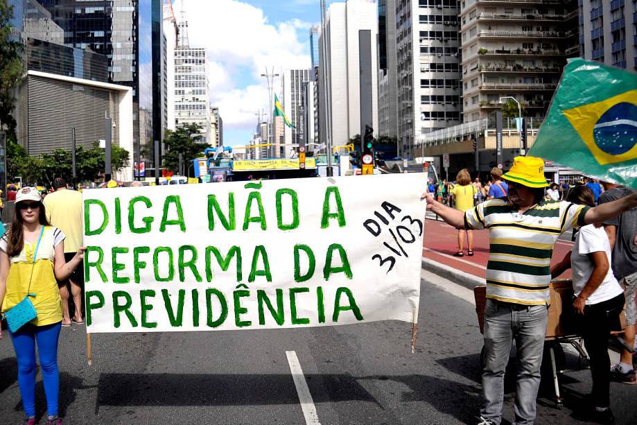 Na Avenida Paulista, manifestação organizada pelos movimentos sociais MBL (Movimento Brasil Livre) e "Vem Pra Rua", que também aconteceu em outras cidades do Brasil