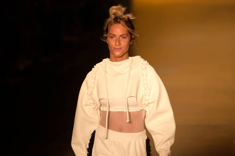 Atriz Giovanna Ewbank desfila pela grife Memo, na 43ª edição do São Paulo Fashion Week