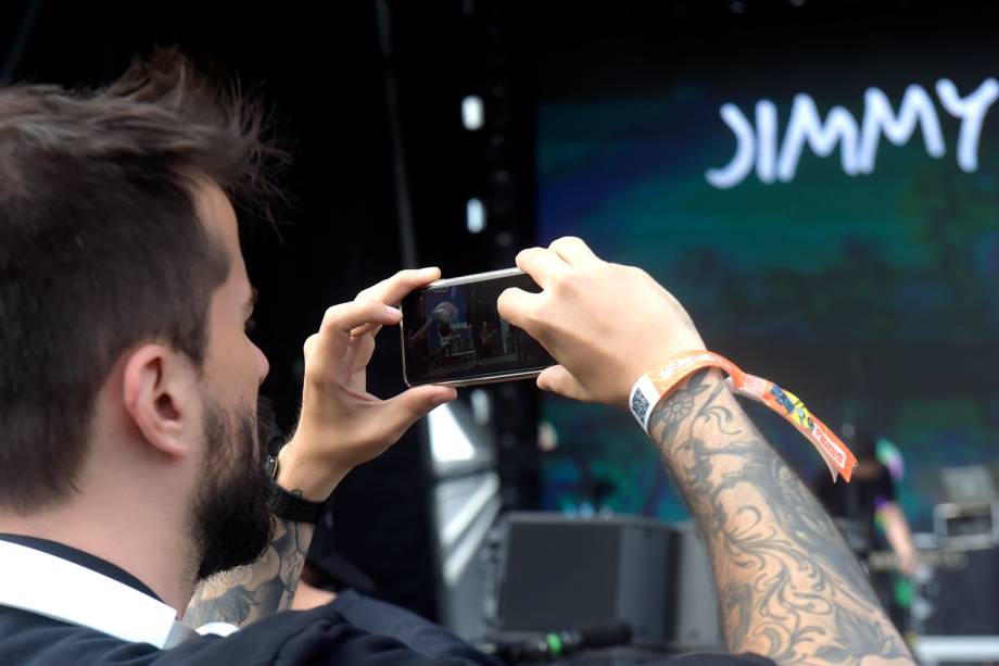 Público curte show da banda Jimmy Eat World no Lollapalooza, em São Paulo