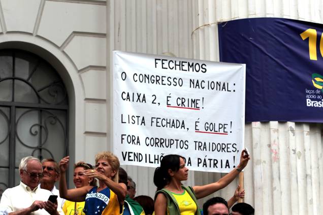 Em Curitiba, a concentração esta sendo em frente a UFPR. Na tarde deste domingo (26), os manifestantes sairão em passeata até a "Boca Maldita" Em Curitiba, a concentração esta sendo em frente a UFPR. Na tarde deste domingo (26), os manifestantes sairão em passeata até a "Boca Maldita"