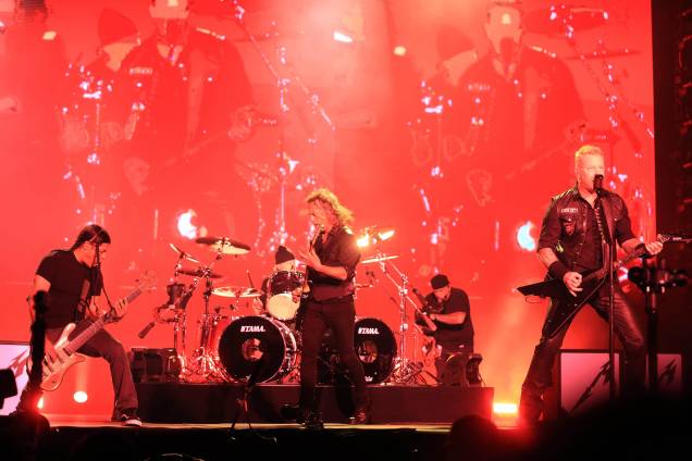 A banda Metallica no palco principal durante o show mais esperado do primeiro dia da 6ª edição do Lollapalooza A banda Metallica no palco principal durante o show mais esperado do primeiro dia da 6ª edição do Lollapalooza