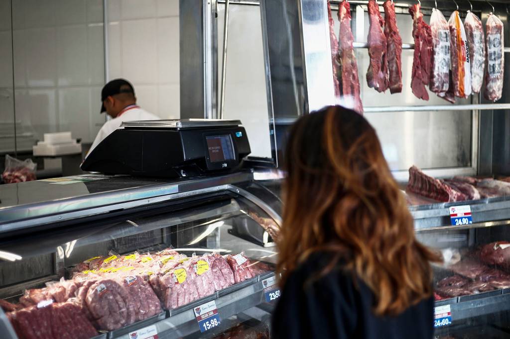 Deflação no açougue: preço das carnes alivia bolso dos paulistas em abril