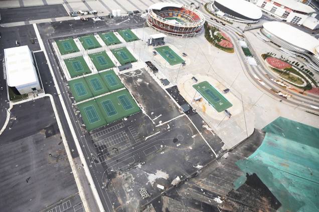 Quadras de tênis no Olímpico da Rio 2016, abandonado 7 meses após os jogos Quadras de tênis no Olímpico da Rio 2016, abandonado 7 meses após os jogos