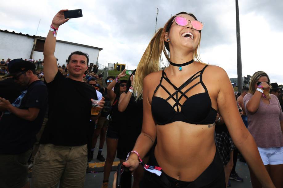 Público no segundo dia do Festival Lollapalooza 2017 no autódromo de Interlagos, em São Paulo