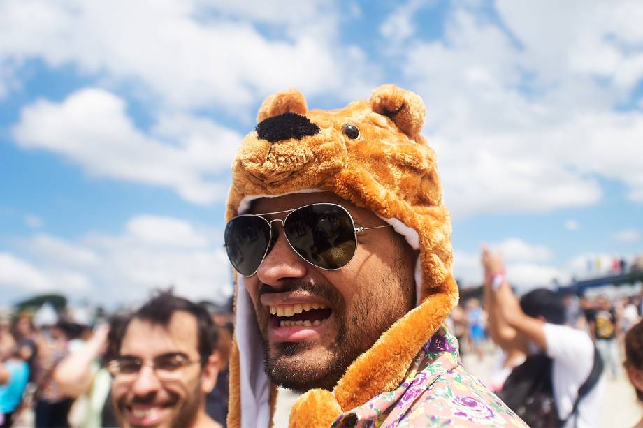 Público usa criatividade no figurino para se divertir na 6ª edição do Lollapalooza