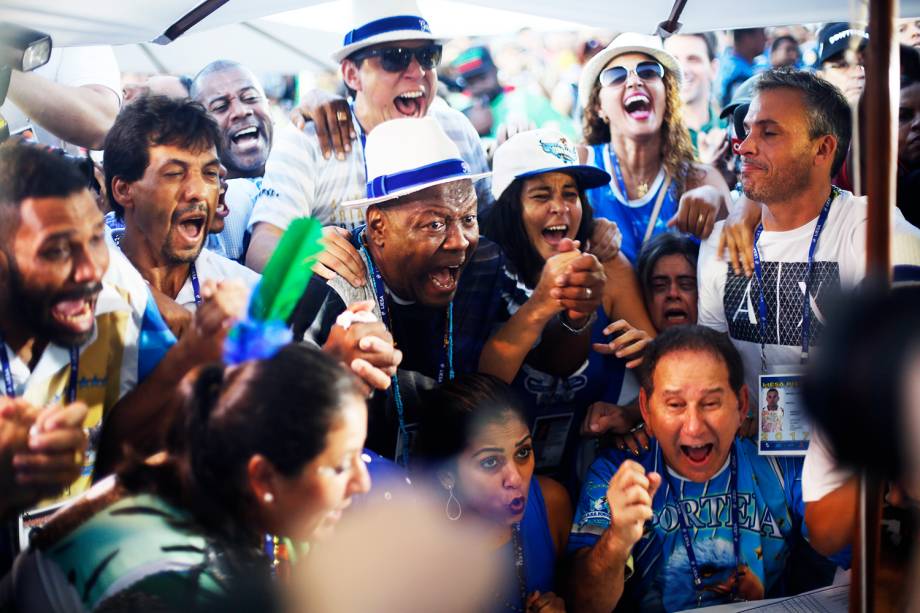 Integrantes da Portela durante a apuração dos desfiles das escolas de samba do Grupo Especial, no Sambódromo da Marquês de Sapucaí - 01/03/2017