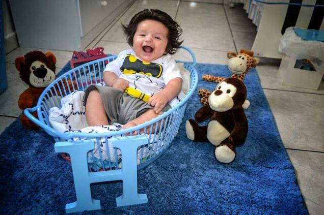 <span>O bebê Heitor Rodrigues Oliveira encantou a internet com sua cabeleira</span> <span>O bebê Heitor Rodrigues Oliveira encantou a internet com sua cabeleira</span>