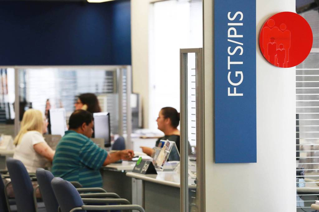 Caixa e BB começam a pagar abono salarial do PIS/Pasep