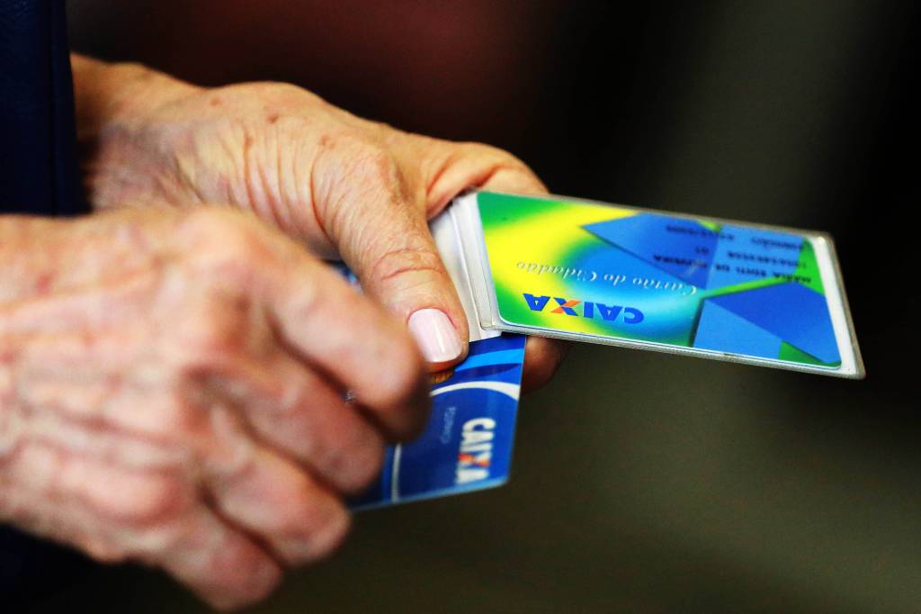 PIS: Correntistas da Caixa começam a receber o abono com reajuste