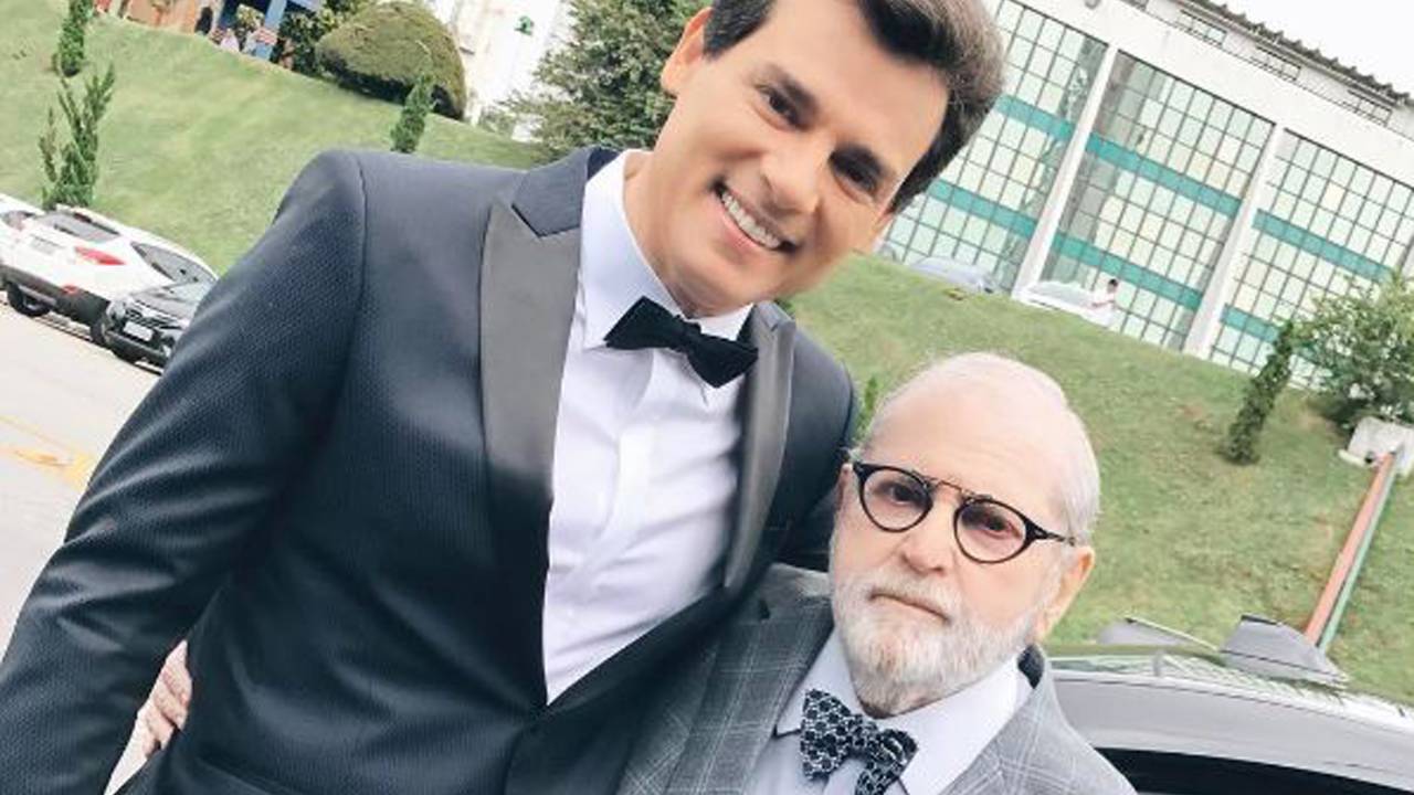 Jô Soares posa com Celso Portiolli no SBT