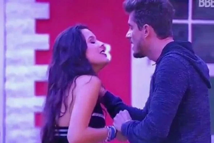 Marcos, do 'BBB17', em postura agressiva contra a namorada, Emilly