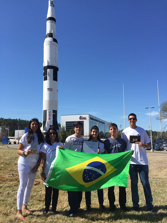 Estudantes brasileiros participam de competição da Nasa, onde levaram dois prêmios Estudantes brasileiros participam de competição da Nasa, onde levaram dois prêmios