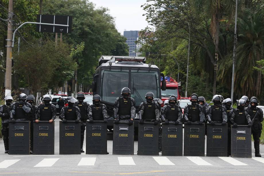 Estudantes fazem ato na Cidade Universitária (USP) durante dia de manifestações contrárias às reformas propostas pelo governo Michel Temer - 28/04/2017