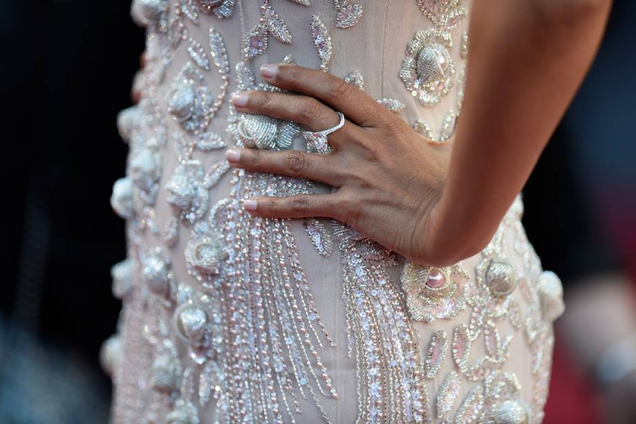 Atriz Mallika Sherawat, no tapete vermelho do Festival Cannes de cinema, na França - 17/05/2017