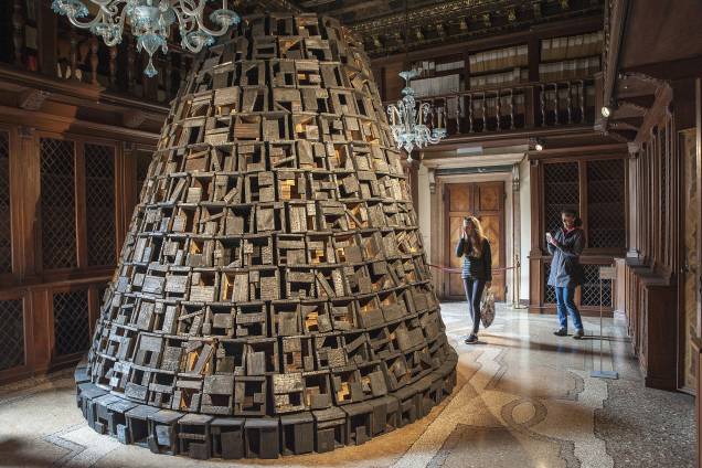 'Tiempos de la intuición' é a obra de artistas cubanos e está exposta na 57ª Bienal de arte de Veneza, na Itália 'Tiempos de la intuición' é a obra de artistas cubanos e está exposta na 57ª Bienal de arte de Veneza, na Itália