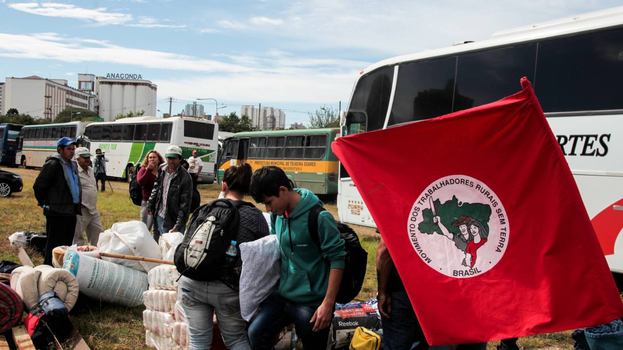 Integrantes do MST acampam em Curitiba para apoiar o ex-presidente Lula