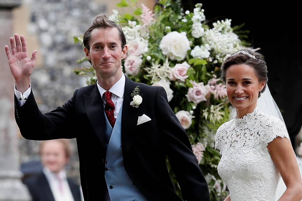 Pippa Middleton se casa e sobrinhos participam de cerimônia