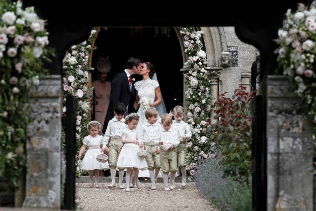 Pippa Middleton e James Matthews deixam a igreja de Saint Marks, onde se casaram Pippa Middleton e James Matthews deixam a igreja de Saint Marks, onde se casaram