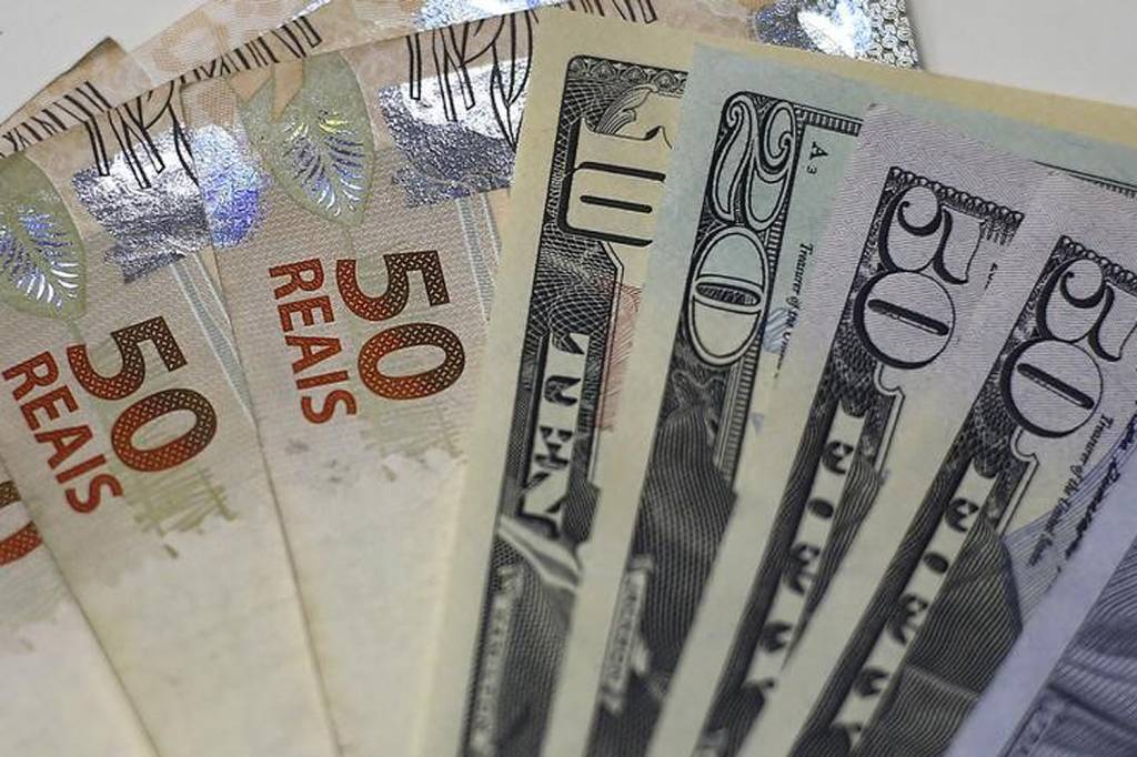 Dólar fecha em R$ 3,50, maior valor desde junho de 2016