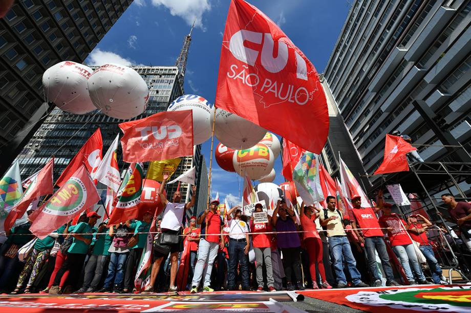 Ato político na Avenida Paulista em comemoração ao dia do Trabalhador, em São Paulo