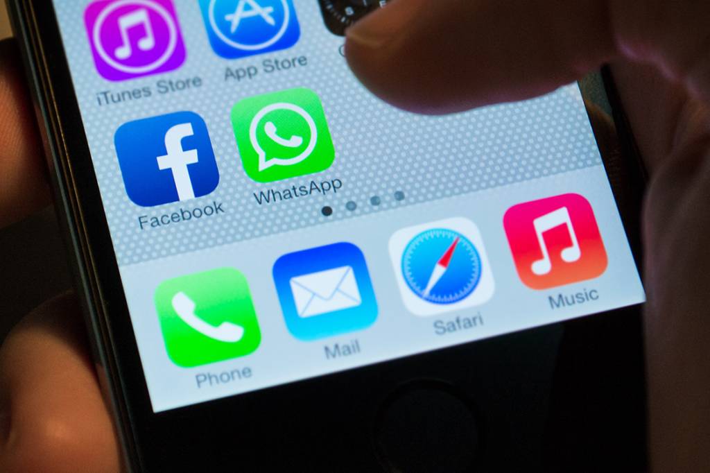 UE multa Facebook por informações enganosas na compra do WhatsApp