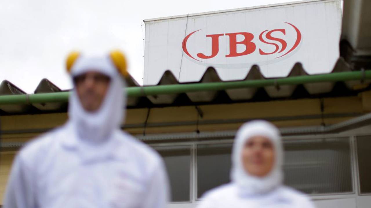 Carne - frigorífico - Jbs S/A na cidade de Lapa (PR)