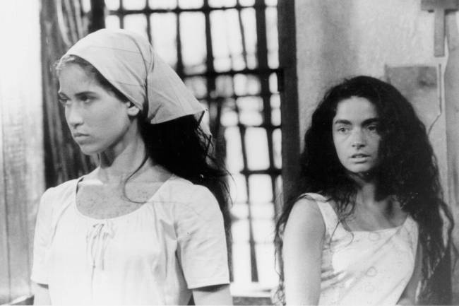 Ingra Liberato e Claudia Ohana na novela