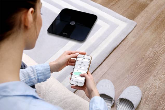 A balança BodySense, da Mobimax, grava e organiza dados de saúde, que podem ser consultados diretamente no celula A balança BodySense, da Mobimax, grava e organiza dados de saúde, que podem ser consultados diretamente no celula