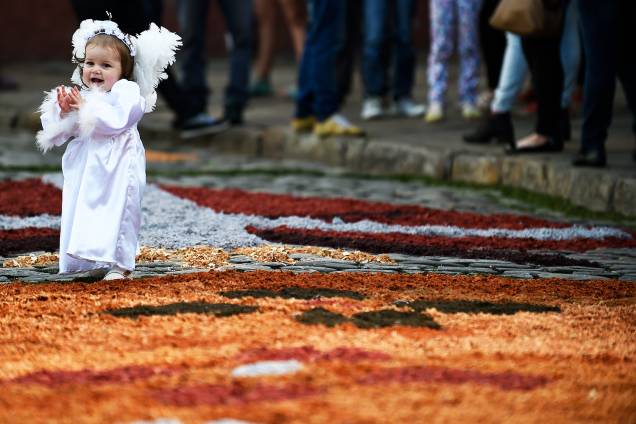 Tapetes de serragem colorem ruas de Ouro Preto na celebração de Corpus Christi - 15/06/2017 Tapetes de serragem colorem ruas de Ouro Preto na celebração de Corpus Christi - 15/06/2017