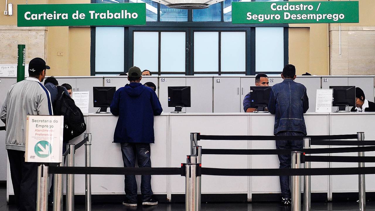 Poupa Tempo - Carteiras de trabalho - Desemprego - Emprego- Economia
