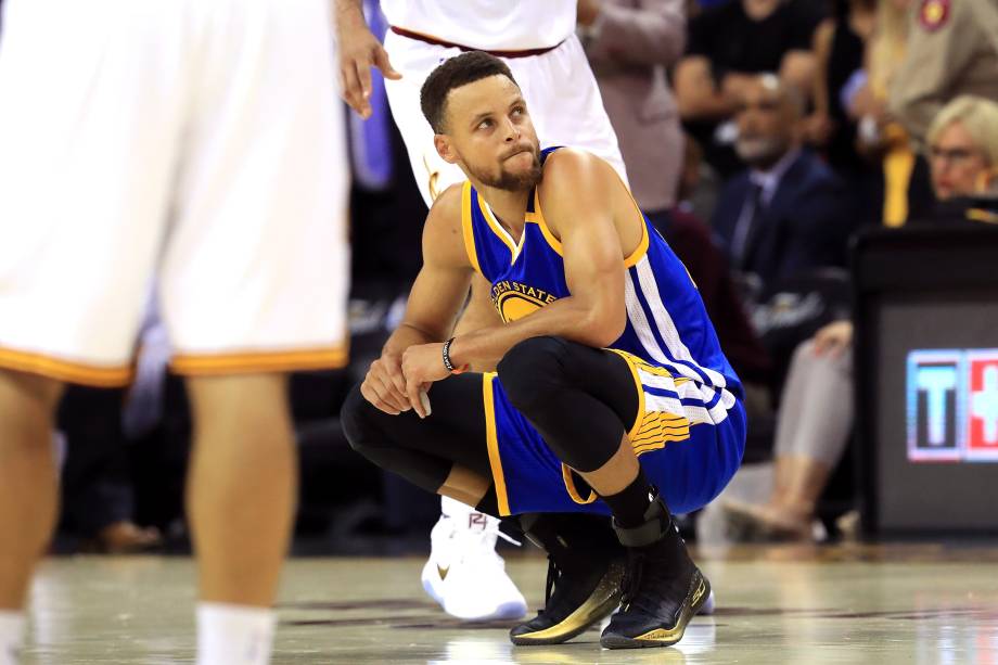 Stephen Curry do Golden State Warriors durante o jogo 4 das finais da NBA contra o Cleveland Cavaliers na Quicken Loans Arena em Ohio - 09/06/2017