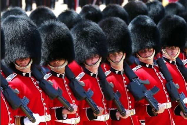 Festa de 91 anos da rainha Elizabeth II teve minuto de silêncio pelo incêndio em prédio de Londres Festa de 91 anos da rainha Elizabeth II teve minuto de silêncio pelo incêndio em prédio de Londres