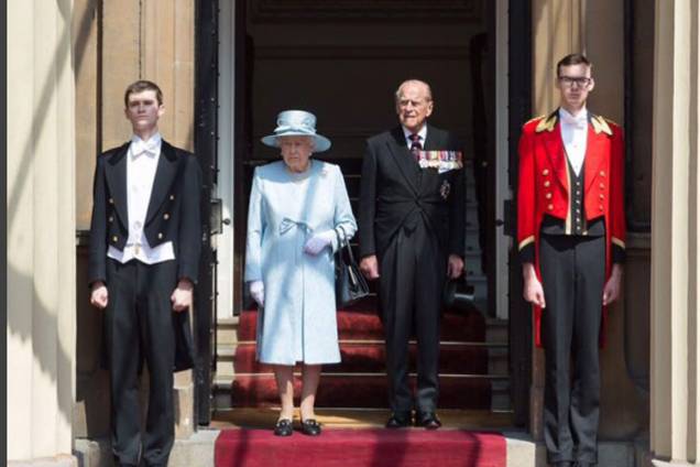 A rainha Elizabeth II ao lado do marido, Philip, em sua festa de 91 anos A rainha Elizabeth II ao lado do marido, Philip, em sua festa de 91 anos
