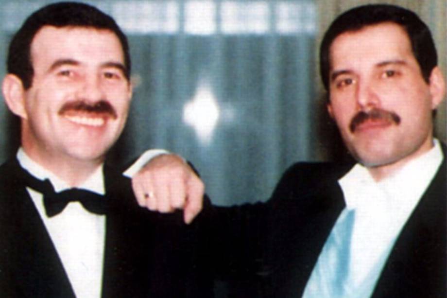 Freddie Mercury com seu namorado Jim Hutton no final da década de 1980