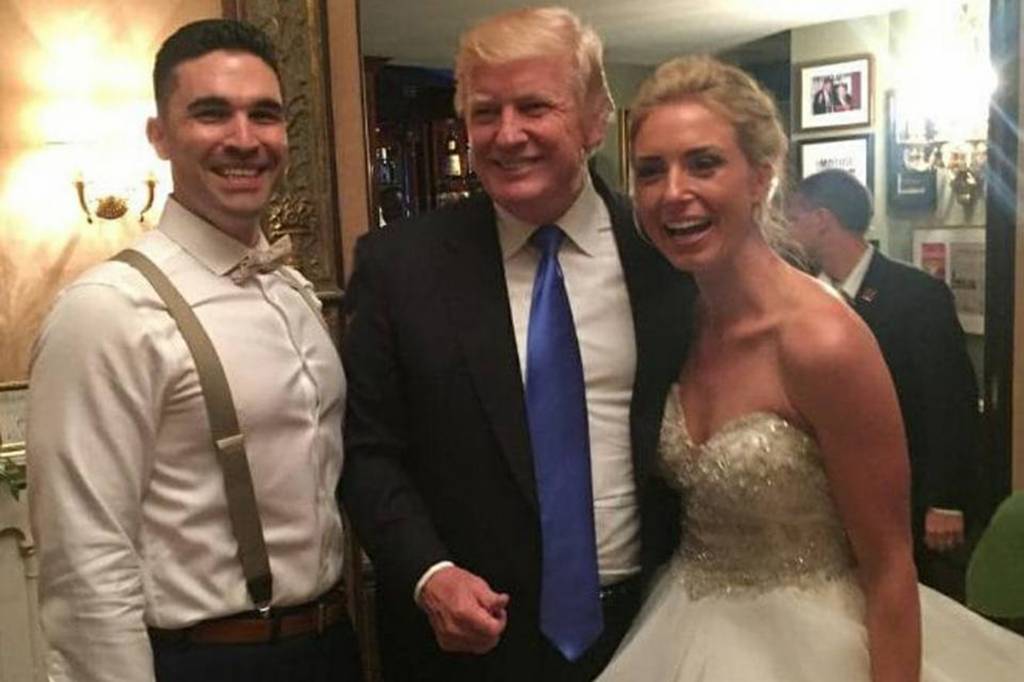 Trump aparece de surpresa em casamento e cumprimenta noivos
