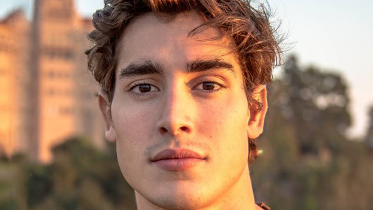 O ator brasileiro Henry Zaga