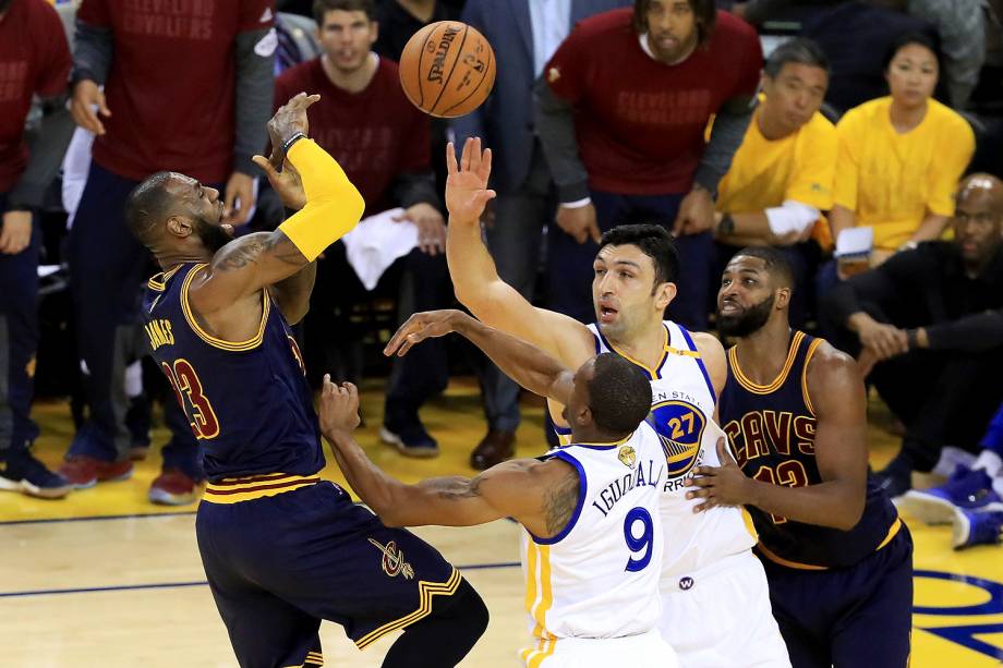 LeBron James durante o primeiro jogo da final da NBA entre Golden State Warriors e Cleveland Cavaliers- 01/06/2017