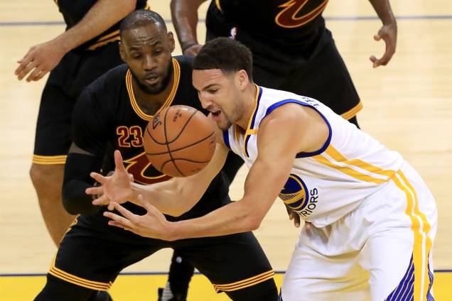LeBron James do Cleveland Cavaliers antes do confronto contra o Golden State Warriors, na quarta partida da final da NBA - 12/06/2017 LeBron James do Cleveland Cavaliers antes do confronto contra o Golden State Warriors, na quarta partida da final da NBA - 12/06/2017